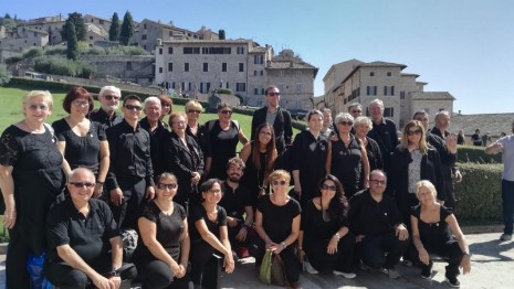 Assisi Basilica Superiore Coro Rivarolo foto di gruppo