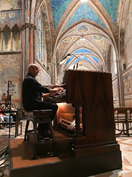 Assisi Basilica Superiore Coro Rivarolo Organista Gianfranco Ponchia